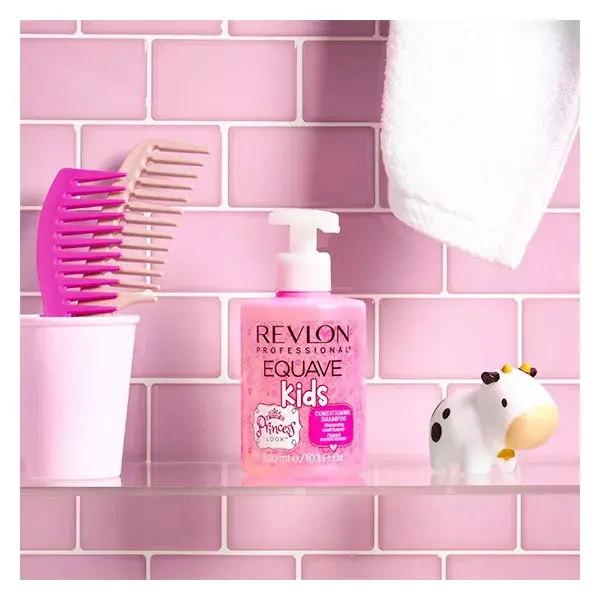 Revlon Professional Equave Kids™ Shampoing démêlant hyperallergénique Parfum Fraise 300ml