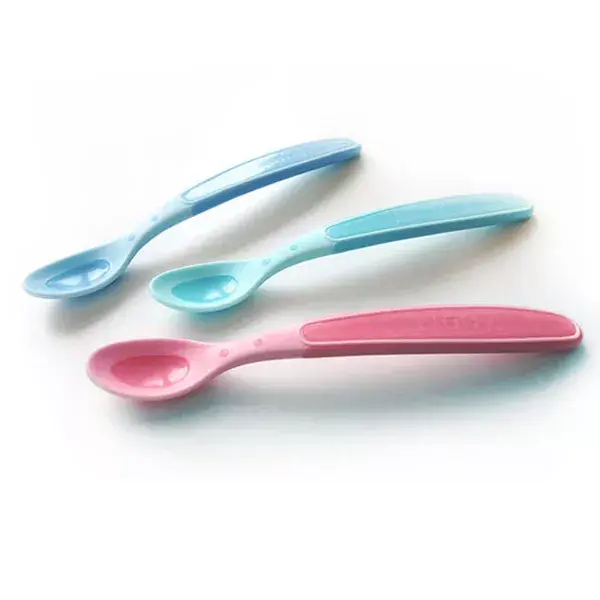 Nûby 3 cucharadas Thermosensibles borde suaves 4 meses color rosa o azules o verdes