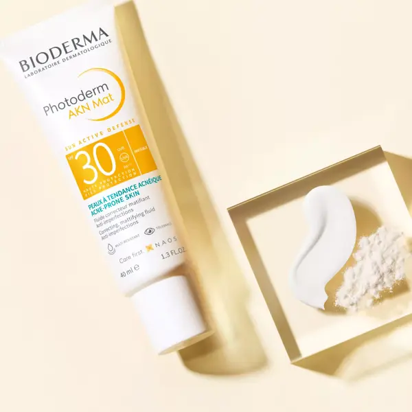 Bioderma Photoderm AKN Mat Soin Solaire Matifiant Anti-Imperfections SPF30 40ml